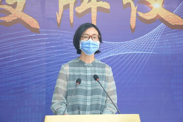 5.黄艳芬讲话_副本.jpg