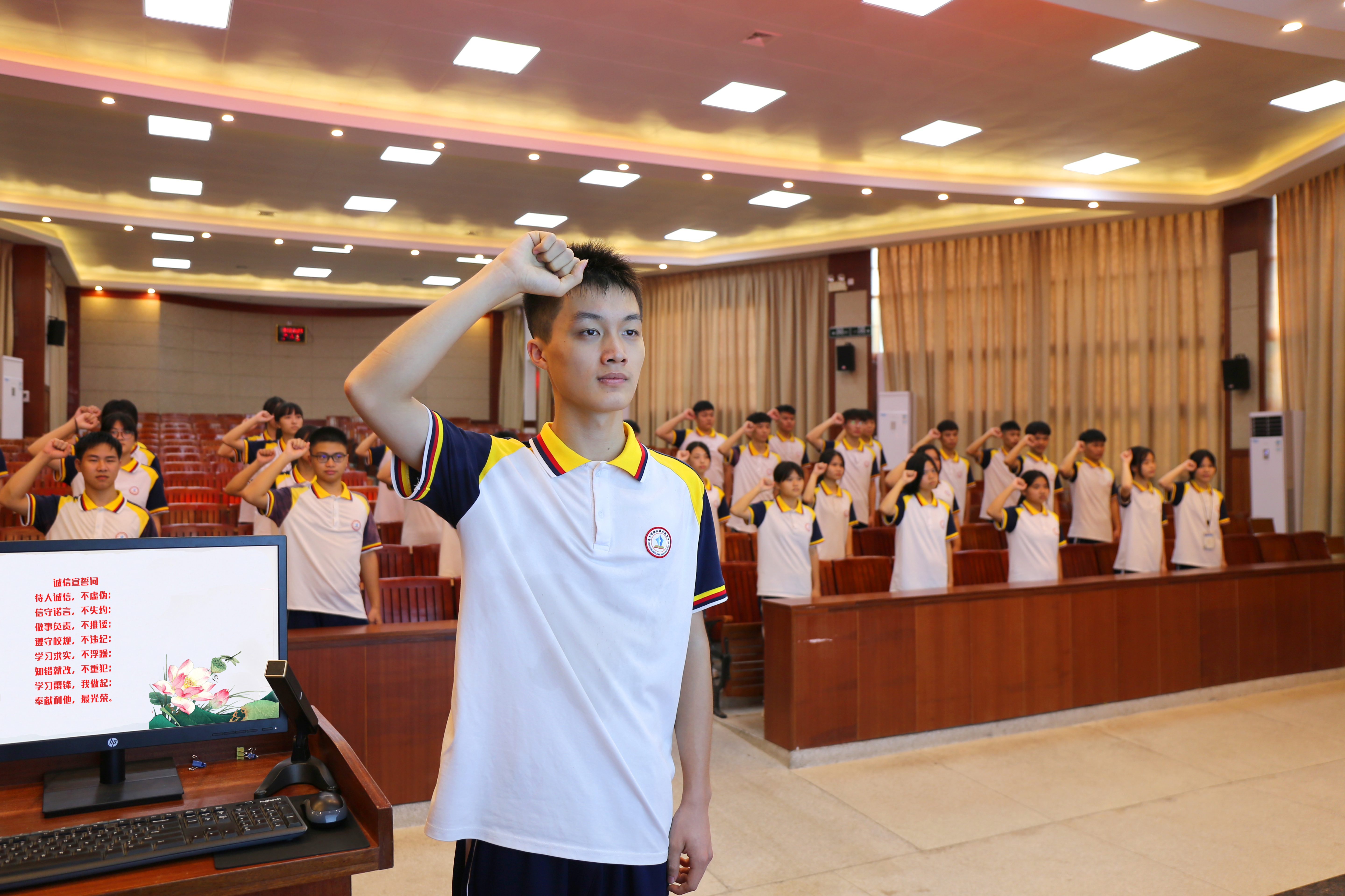 时间：2021年9月6日  主办单位：恩平市教育局  地点：恩平市职业教育中心  主题：2021年恩平市教育局开展诚信宣传“进校园”系列活动（“诚信与法 伴我同行”法制专题讲座宣誓仪式）.JPG