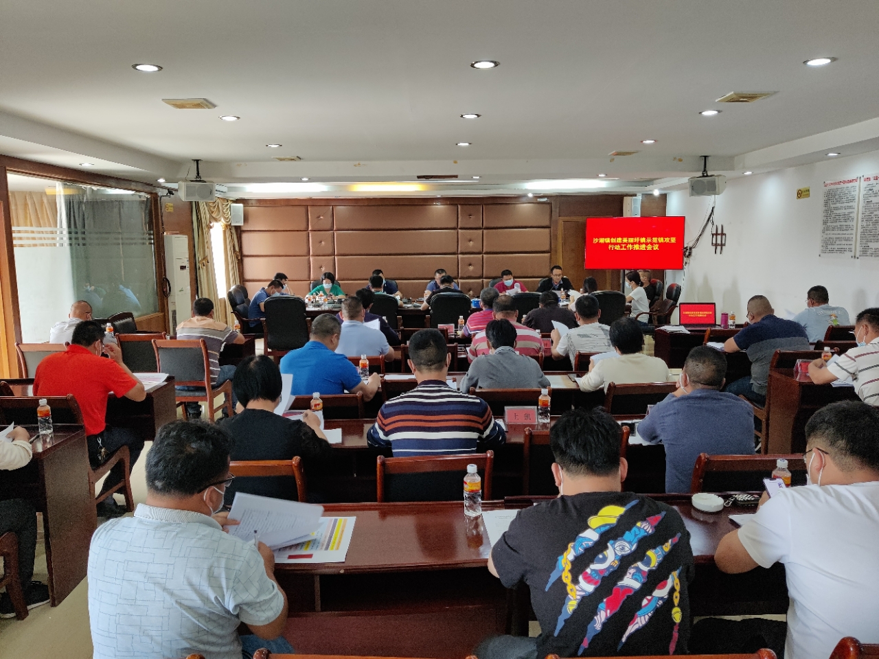 1.召开会议部署美丽圩镇建设攻坚行动.jpg