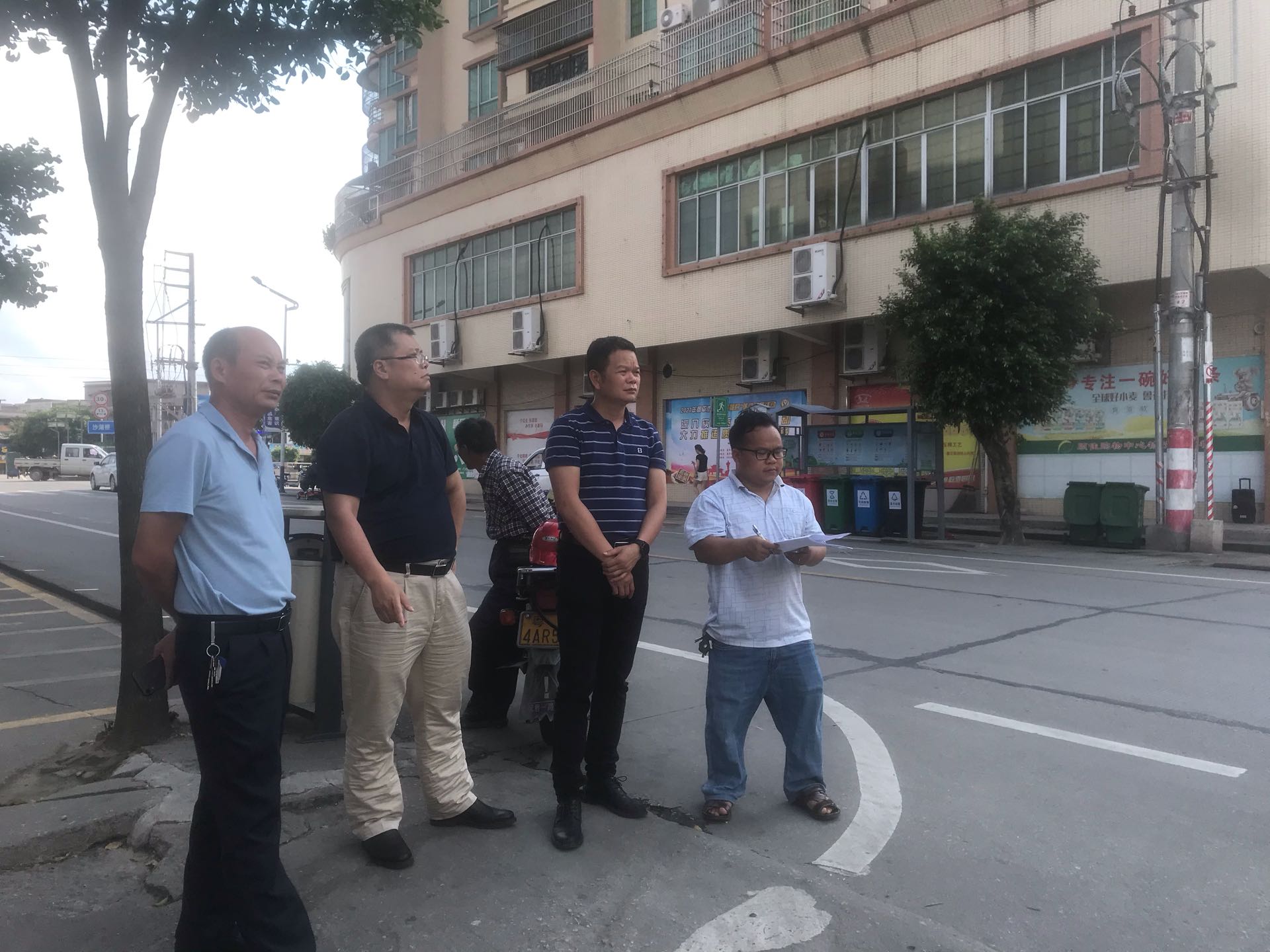 3.沙湖镇委、镇政府主要领导多次到现场指导工程建设.jpg