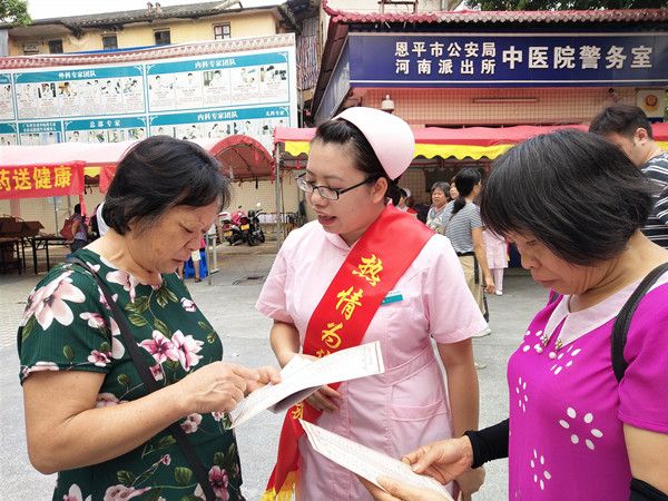 6.义诊活动现场_副本.jpg