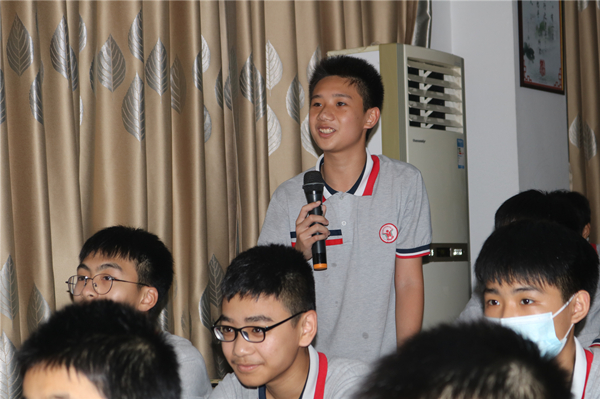 4.学生踊跃发言,活动现场学习氛围浓厚_副本.jpg