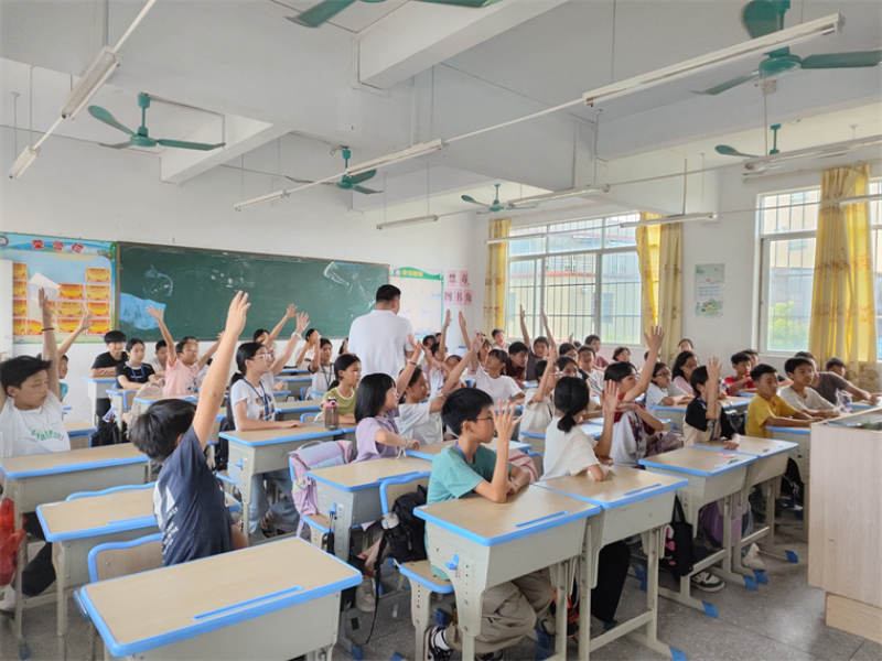 1720751418770905.jpg 3.主办单位:恩平市委网信办 活动时间:2024年7月9日 地点:恩平市江南学校 活动主题:2024年恩平市预防未成年人网络沉迷宣传教育活动--“营造清朗网络空间 共筑健康网络防线”专题讲座.jpg