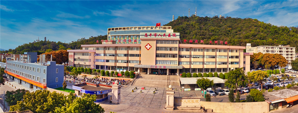 1.恩平市人民医院拥有先进的医疗设备和高水平的医疗团队。_副本.jpg