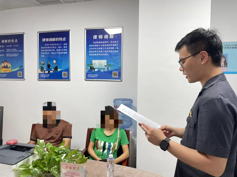 宣读《拘留决定书》.jpg