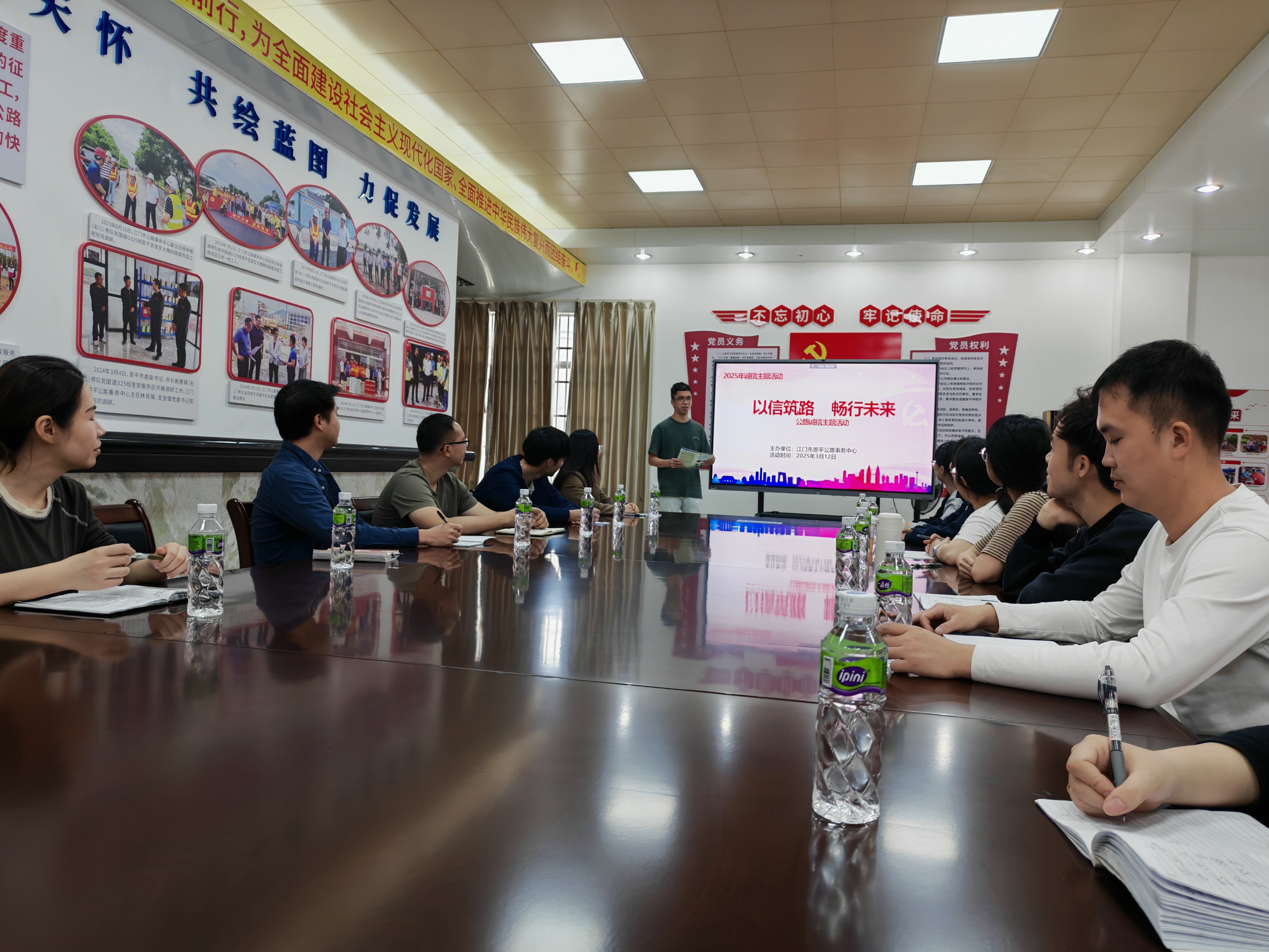“以信筑路 畅行未来”诚信宣传交流活动现场图片.jpg