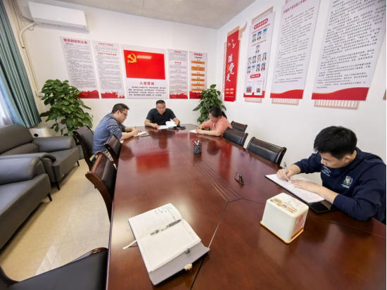 市信访局开展信访工作研判会 