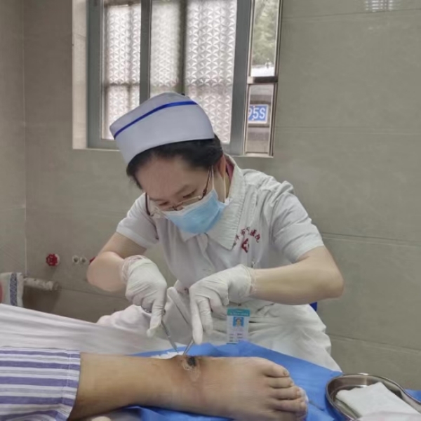 2.恩平市人民医院内分泌科护士长 曾绮丹_副本.jpg