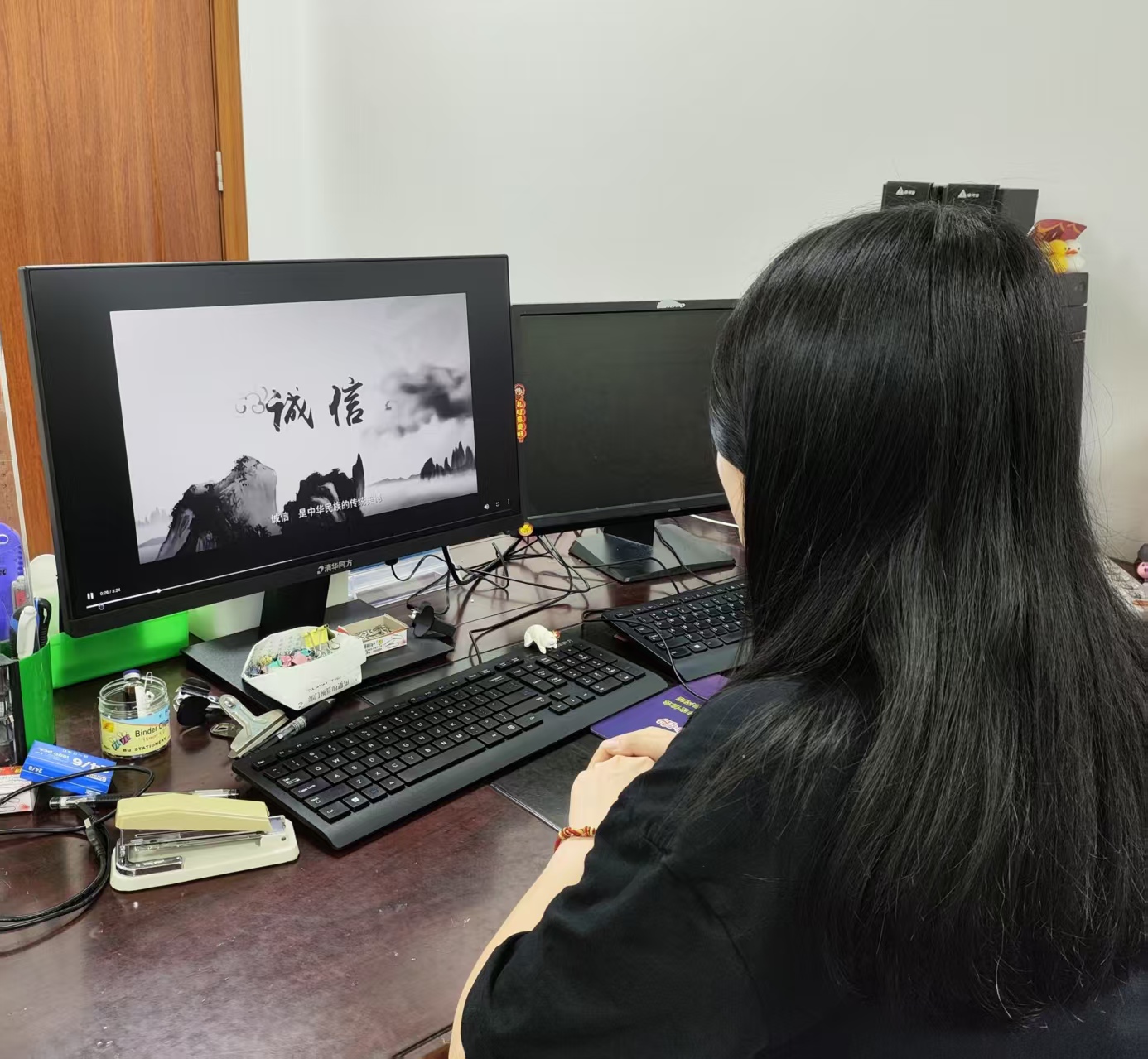 （6月）恩平市档案馆组织观看诚信宣传片.jpg
