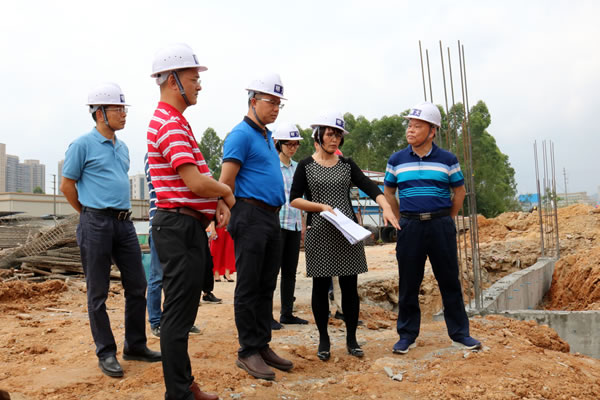 2.谢超武一行在市妇幼保健院新院建设项目现场开展督查.jpg 2.谢超武一行在市妇幼保健院新院建设项目现场开展督查.jpg