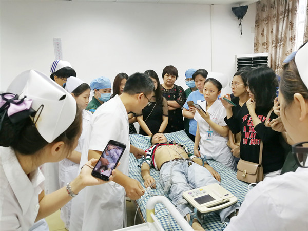 2.授课现场_副本.jpg